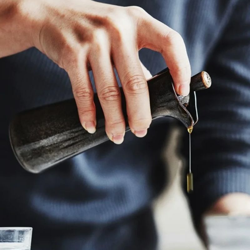 LuxeFlow – Ceramic Jug with Elegant Scandinavian Style