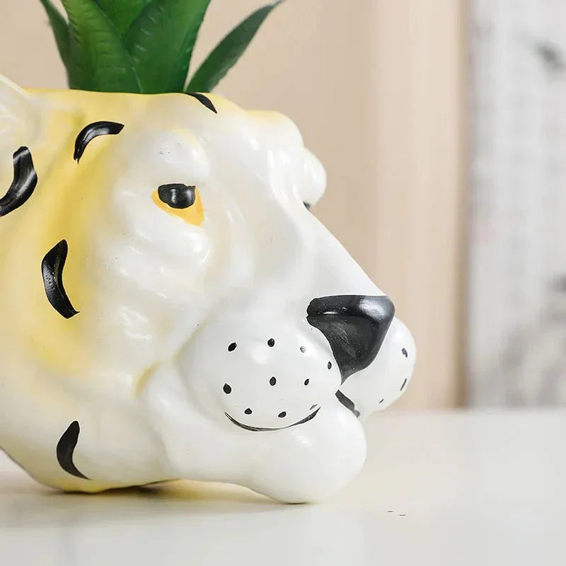 Novelty Ceramic 3D Lion's Head Vase for Modern Decor